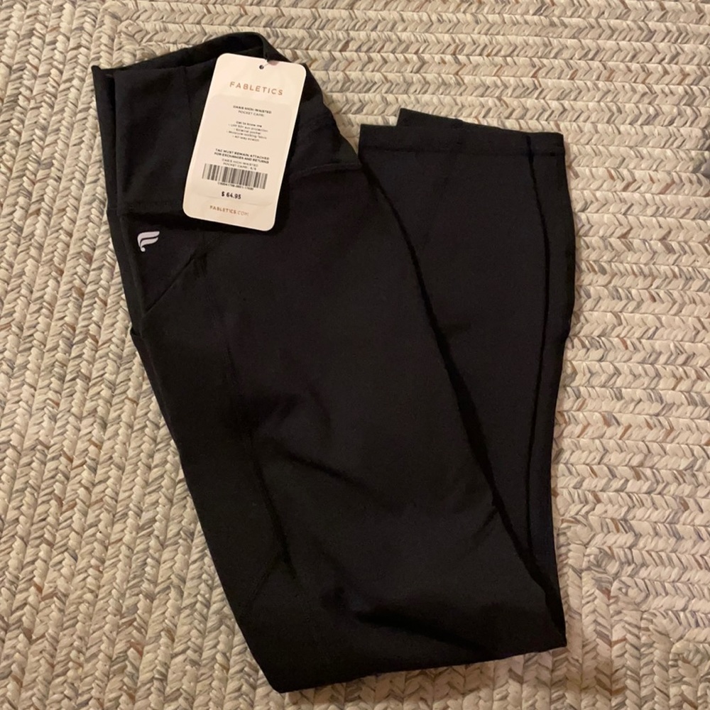 fabletics black oasis capri legging small
